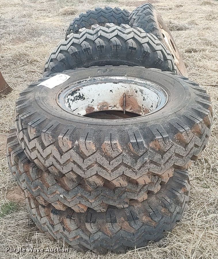 image for item DQ0453 (8) 9.00-20 tires and wheels