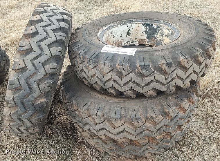 image for item DQ0453 (8) 9.00-20 tires and wheels