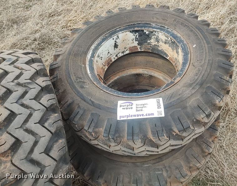 image for item DQ0453 (8) 9.00-20 tires and wheels