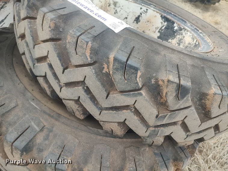 image for item DQ0453 (8) 9.00-20 tires and wheels