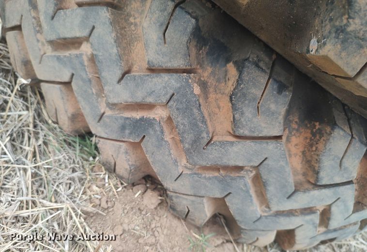 image for item DQ0453 (8) 9.00-20 tires and wheels