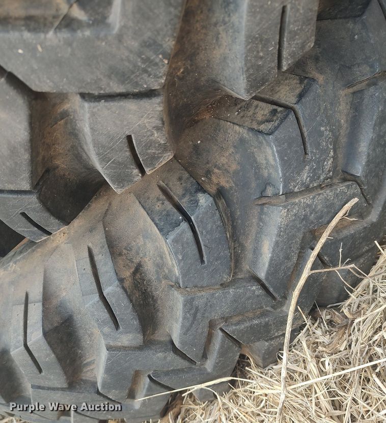 image for item DQ0453 (8) 9.00-20 tires and wheels