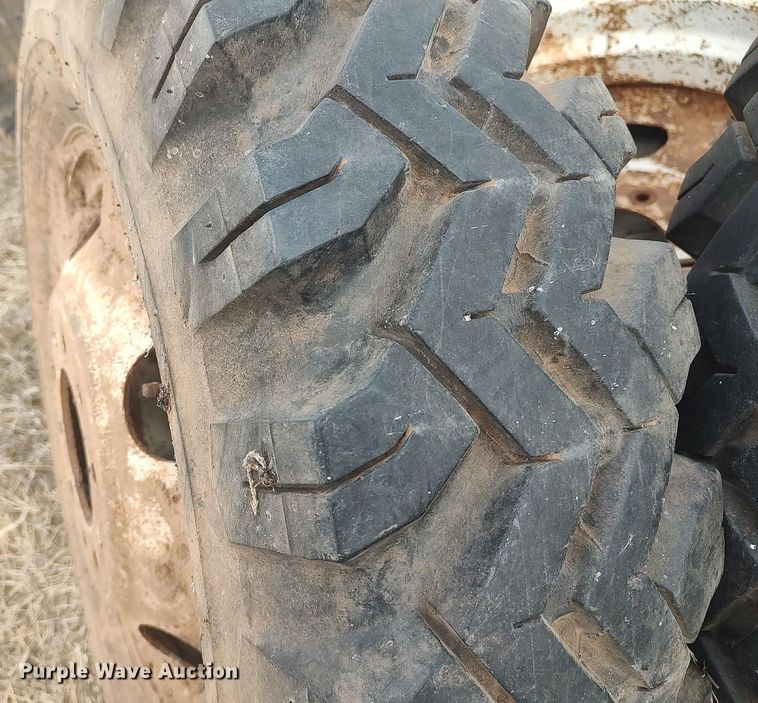 image for item DQ0453 (8) 9.00-20 tires and wheels