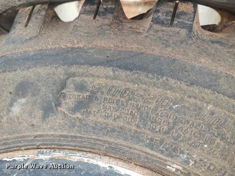 image for item DQ0453 (8) 9.00-20 tires and wheels