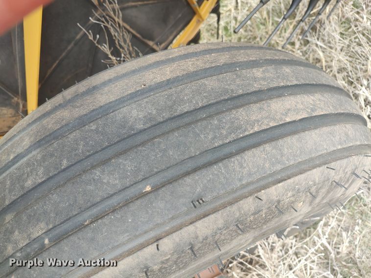 image for item DQ0457 Darf 1017L  hay rake