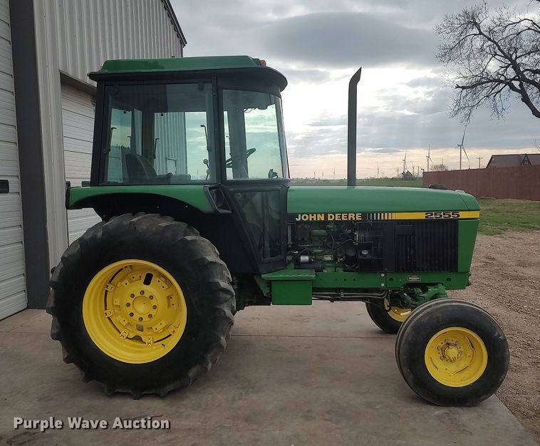 image for item DQ0459 1988 John Deere 2555  tractor