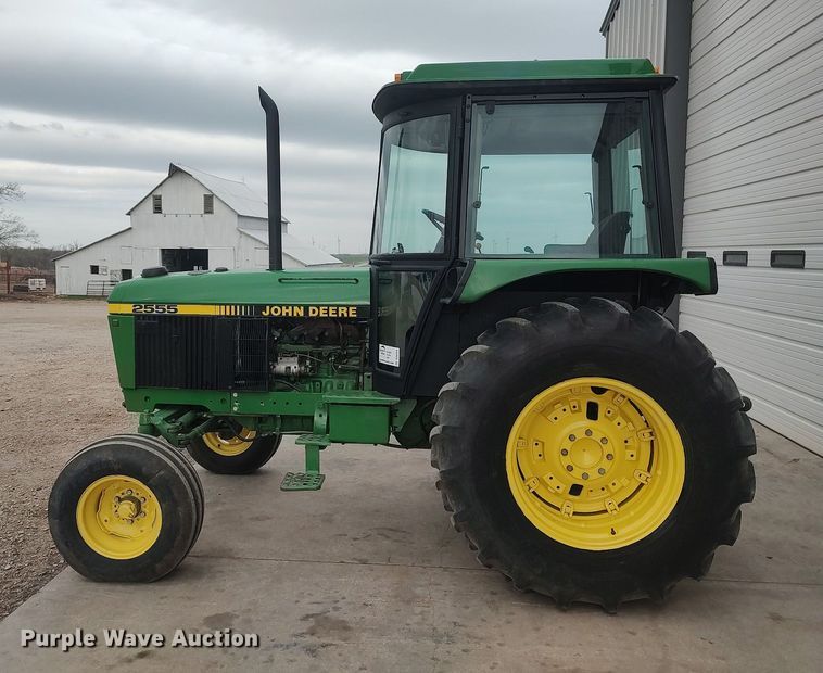 image for item DQ0459 1988 John Deere 2555  tractor