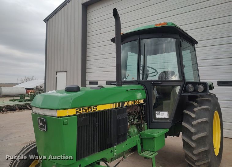 image for item DQ0459 1988 John Deere 2555  tractor