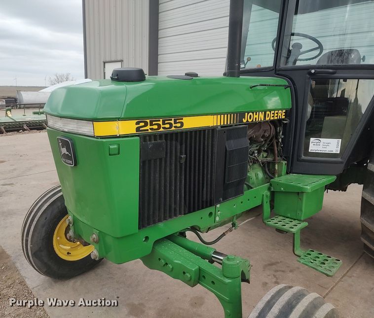 image for item DQ0459 1988 John Deere 2555  tractor