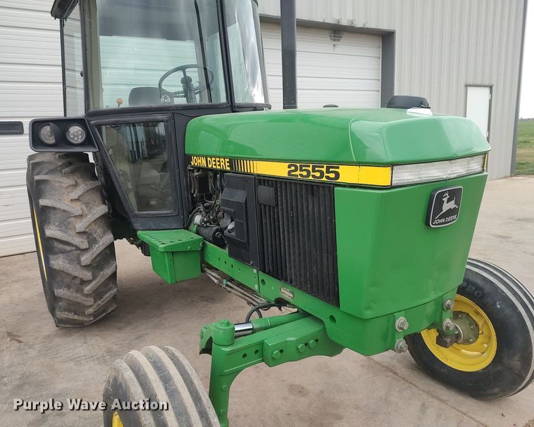 image for item DQ0459 1988 John Deere 2555  tractor