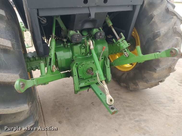 image for item DQ0459 1988 John Deere 2555  tractor