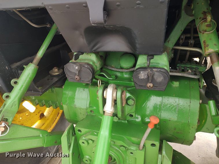 image for item DQ0459 1988 John Deere 2555  tractor