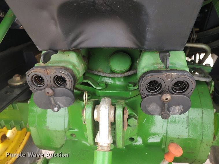 image for item DQ0459 1988 John Deere 2555  tractor