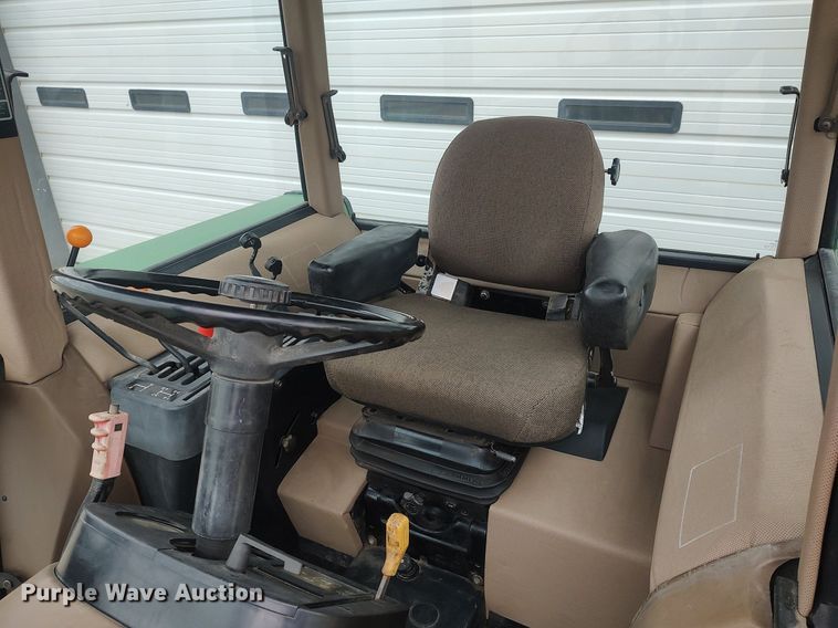 image for item DQ0459 1988 John Deere 2555  tractor