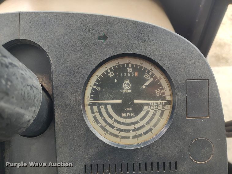 image for item DQ0459 1988 John Deere 2555  tractor