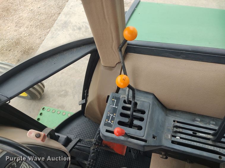 image for item DQ0459 1988 John Deere 2555  tractor