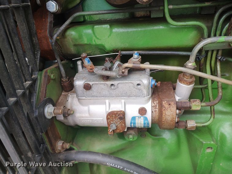 image for item DQ0459 1988 John Deere 2555  tractor