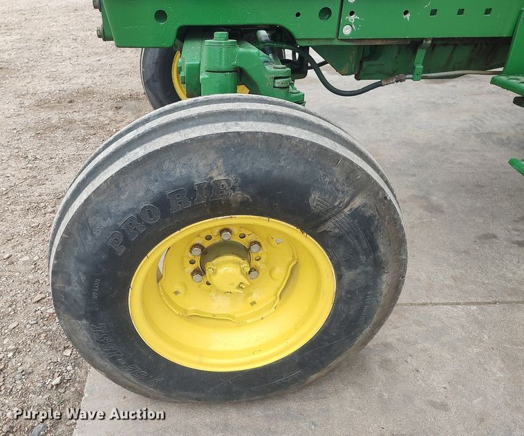 image for item DQ0459 1988 John Deere 2555  tractor