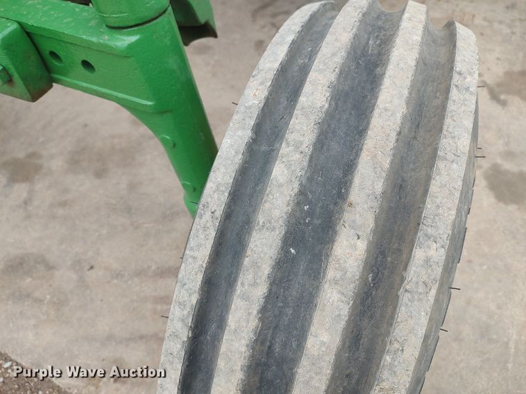 image for item DQ0459 1988 John Deere 2555  tractor