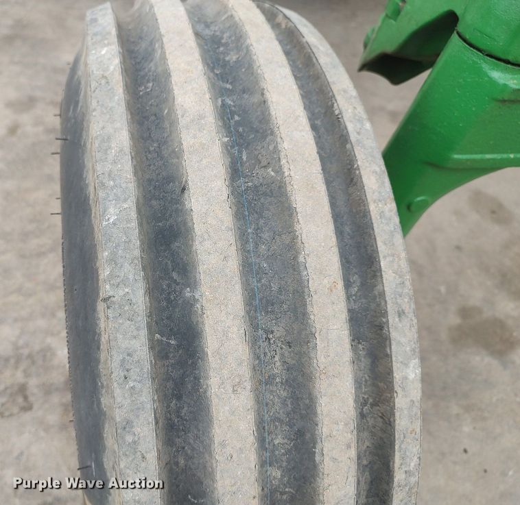 image for item DQ0459 1988 John Deere 2555  tractor