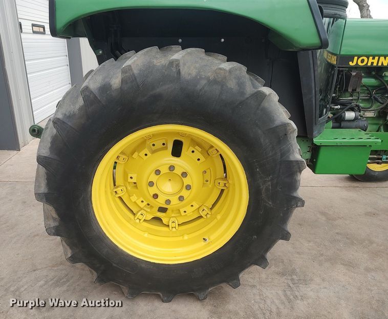 image for item DQ0459 1988 John Deere 2555  tractor