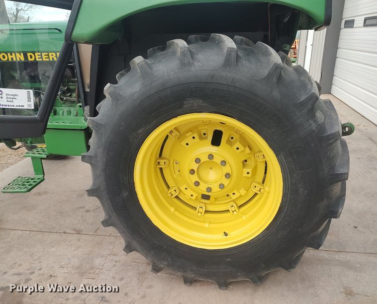 image for item DQ0459 1988 John Deere 2555  tractor