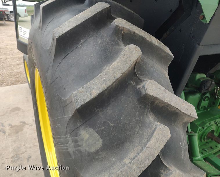 image for item DQ0459 1988 John Deere 2555  tractor