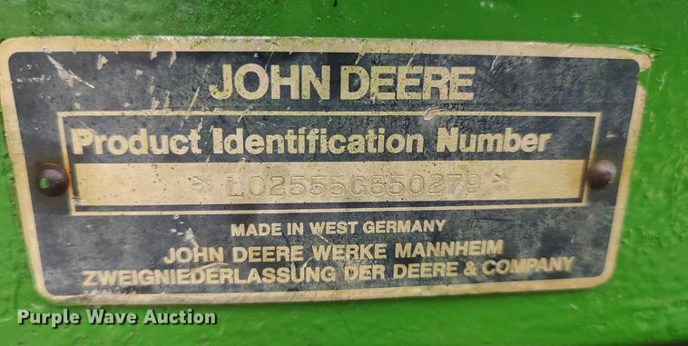 image for item DQ0459 1988 John Deere 2555  tractor