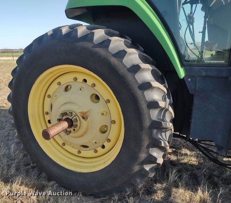 image for item DQ0463 1994 John Deere 7800  MFWD tractor