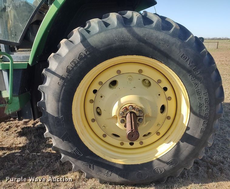 image for item DQ0463 1994 John Deere 7800  MFWD tractor