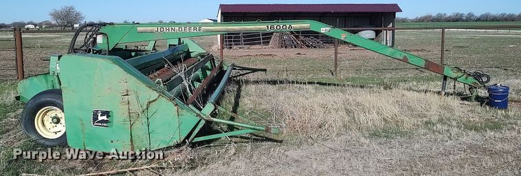 image for item DQ0464 1998 John Deere 1600A  swather / windrower