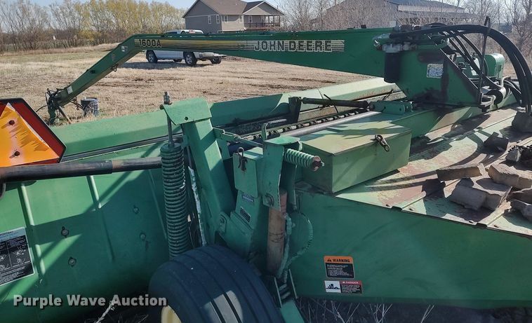 image for item DQ0464 1998 John Deere 1600A  swather / windrower