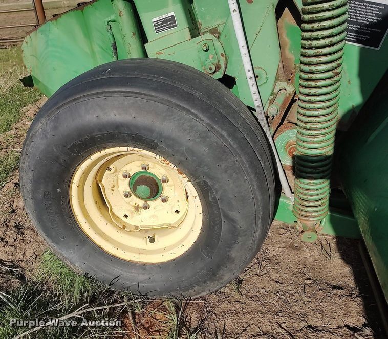 image for item DQ0464 1998 John Deere 1600A  swather / windrower