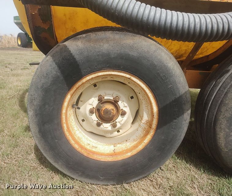 image for item DQ0474 Nurse tank trailer