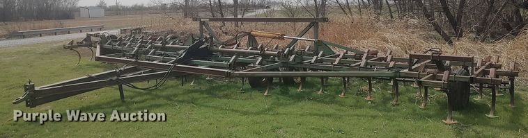 image for item DQ0475 John Deere  field cultivator