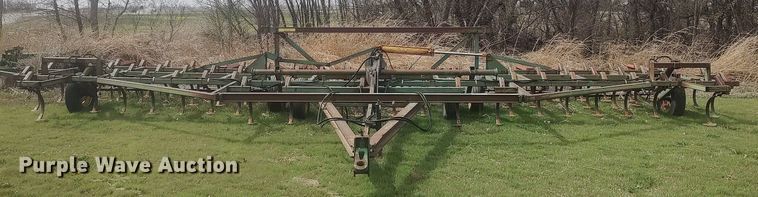 image for item DQ0475 John Deere  field cultivator