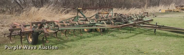 image for item DQ0475 John Deere  field cultivator
