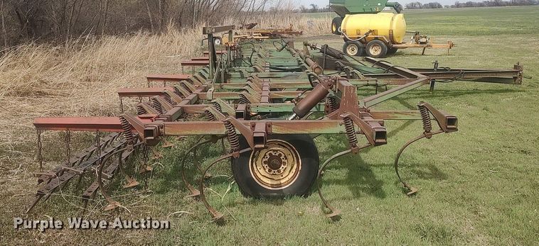 image for item DQ0475 John Deere  field cultivator