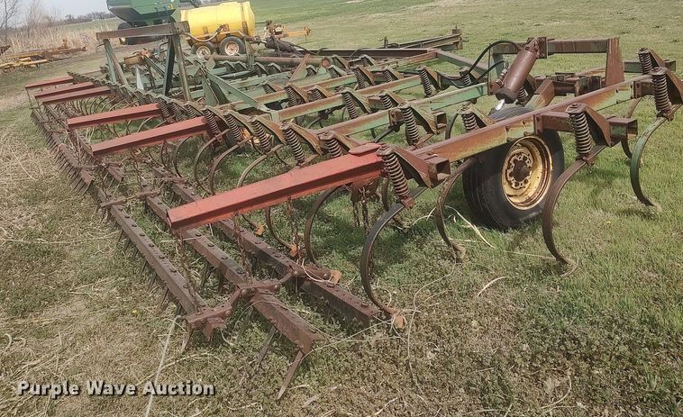 image for item DQ0475 John Deere  field cultivator