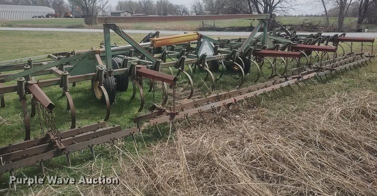 image for item DQ0475 John Deere  field cultivator