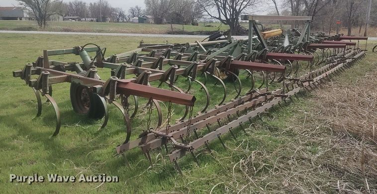 image for item DQ0475 John Deere  field cultivator