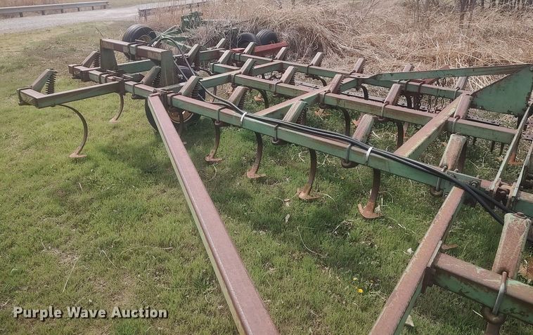 image for item DQ0475 John Deere  field cultivator