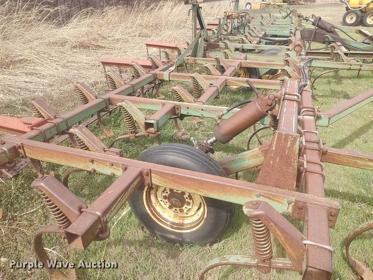 image for item DQ0475 John Deere  field cultivator