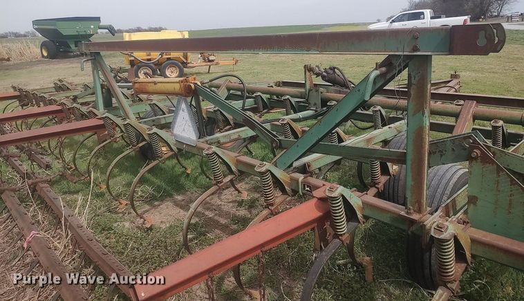 image for item DQ0475 John Deere  field cultivator