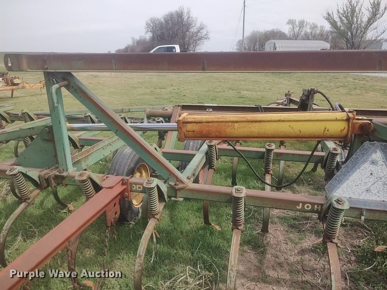 image for item DQ0475 John Deere  field cultivator