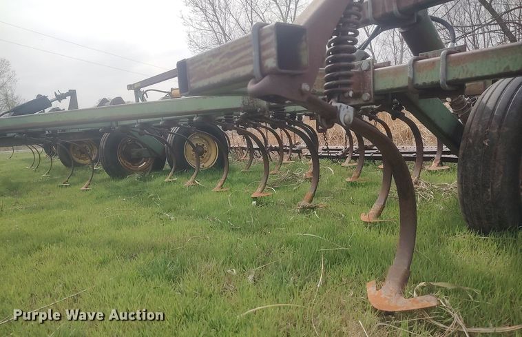 image for item DQ0475 John Deere  field cultivator