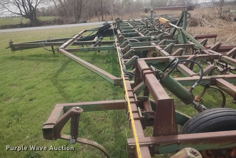 image for item DQ0475 John Deere  field cultivator