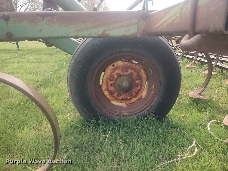 image for item DQ0475 John Deere  field cultivator