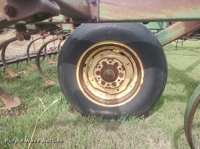 image for item DQ0475 John Deere  field cultivator