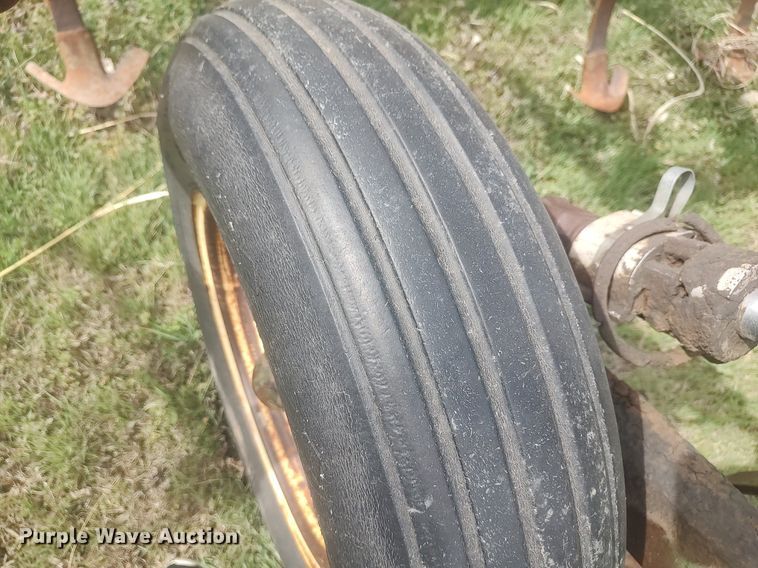 image for item DQ0475 John Deere  field cultivator